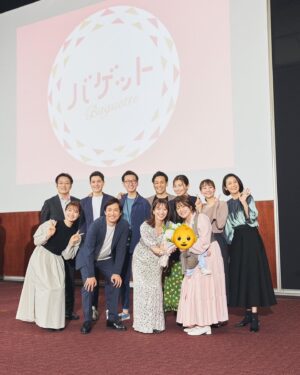 Risa Ozaki Instagram - バゲットが最後の放送ということで、
息子👶と一緒に駆けつけました！

同期の平松とMCを担当し、
笹崎に大切なバトンを渡せたこと。
たくさんのスタッフさんと、細かく打ち合わせしながら、
企画を作っていけたこと。

すべて特別な記憶として、一生忘れないと思います。
ほんとに、ほんとに寂しいなぁ！

今日はたくさんのアナウンス部員にも会えて、背筋も伸び、久しぶりに標準語を使ったような気がします☺️
（でもたぶん訛ってた）

改めて、毅さん笹崎、MCお疲れ様でした！
そしてバゲットを観て下さったみなさん、
ありがとうございました！

.
#バゲット
#4年半ありがとうございました！