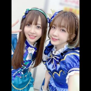 Risa Taneda Instagram - 🎤🎶

２月２５日に開催されたミリオンライブ！の
10thライブAct4の写真を…いまさら更新したいと思います（小声）

写真がたくさんあるので
今回はツーショとか複数人の写真をお届け！

まずはAct4のなかでも
出演曲が被らなかったメンバーたちと✨

なんと唯ちゃん＆戸田くんとはライブ共演自体が初で！
１０年の時をかけてついに共演できて感無量でした！

バタバタだったから
全員とは撮れなかったけど
お次はユニットや同じ曲を歌ったメンバーとの
ツーショ＆集合写真を少しずつ載せていきますね♪

#アイドルマスター
#ミリオンライブ！
#時をかけるインスタシリーズ