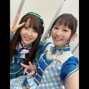 Risa Taneda Instagram - 🎤🎶

２月２５日に開催されたミリオンライブ！の
10thライブAct4の写真を…いまさら更新したいと思います（小声）

写真がたくさんあるので
今回はツーショとか複数人の写真をお届け！

まずはAct4のなかでも
出演曲が被らなかったメンバーたちと✨

なんと唯ちゃん＆戸田くんとはライブ共演自体が初で！
１０年の時をかけてついに共演できて感無量でした！

バタバタだったから
全員とは撮れなかったけど
お次はユニットや同じ曲を歌ったメンバーとの
ツーショ＆集合写真を少しずつ載せていきますね♪

#アイドルマスター
#ミリオンライブ！
#時をかけるインスタシリーズ