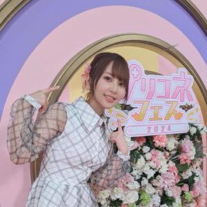 Risa Taneda Instagram - 💐✨

「プリコネフェス2024」6周年直前生放送！DAY2✨

かなり日にちが経ってしまいましたが…笑
改めて6周年おめでとうございました！！

記念すべき周年のイベントでトゥインクルウィッシュ、
そしてエリス様たちを思いっきり堪能できて嬉しかった！
桑島法子さん演じるエリス様と
デュエット曲を歌えたのも凄く嬉しくて感動でした…✨

無事にトゥインクルウィッシュ全員のアストラルと
エリス様もお迎えすることが出来ました♪

初代から数えたら１０年近くユイちゃんを
演じたり関わらせて頂けているというお話もあって
とても感慨深い気持ちにもなれる生放送🌸

ご視聴くださった皆さま、本当に有難うございました！
これからも「プリンセスコネクト！Re:DIVE」を宜しくお願いします♡

#プリンセスコネクト
#プリコネフェス2024