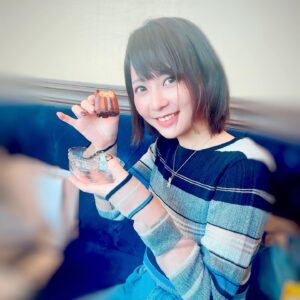 Risa Taneda Instagram - 🍰🫖

ゆみりさでもお話しした通り
先日、伊達ちゃんと夕実ちゃんと３人で
念願のお茶会に行ってまいりましたよー！

伊達ちゃん夕実ちゃんの真ん中バースデーという事で
プレゼント交換したり色々語らったり…
初めてのメンバーでしたがとっても楽しかったです✨

本当にしっかりした後輩ちゃんたちが多くて
いつも頼もしくて有難うねえ…ってなってる私です笑
伊達ちゃんも本当に頼もしくて可愛くて癒されっぱなしでした！！

写真はオシャレカフェで夕実ちゃんが撮ってくれたよ！
いつも良い感じに写真撮ってくれてありがとう♡

夕実ちゃんの良い感じの写真は、
別の日に私が撮った内山夕実（宣材風）を貼っておきます📷

#内山夕実
#伊達さゆり
#種田梨沙