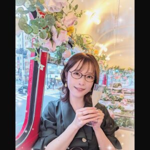 Risa Taneda Instagram - 🍰🫖

ゆみりさでもお話しした通り
先日、伊達ちゃんと夕実ちゃんと３人で
念願のお茶会に行ってまいりましたよー！

伊達ちゃん夕実ちゃんの真ん中バースデーという事で
プレゼント交換したり色々語らったり…
初めてのメンバーでしたがとっても楽しかったです✨

本当にしっかりした後輩ちゃんたちが多くて
いつも頼もしくて有難うねえ…ってなってる私です笑
伊達ちゃんも本当に頼もしくて可愛くて癒されっぱなしでした！！

写真はオシャレカフェで夕実ちゃんが撮ってくれたよ！
いつも良い感じに写真撮ってくれてありがとう♡

夕実ちゃんの良い感じの写真は、
別の日に私が撮った内山夕実（宣材風）を貼っておきます📷

#内山夕実
#伊達さゆり
#種田梨沙