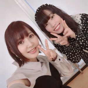 Risa Taneda Instagram - ☕️🍰🎙️✨

「Salon de Tanedaへようこそ♪秋のティーパーティー2023」
ご来場＆ご視聴くださり有難うございました！

今回も素敵なゲスト様にお越しいただきました♪
昼の部はエーデお嬢様こと本渡楓ちゃん🍁
夜の部はナオお嬢様こと東山奈央ちゃん🐧

ヒルトンのアフタヌーンティーセットをつまみつつ
トーク中心で今回もお届けしました！

このラジオのイベントは何となく
ゆるーくまったりな感じなんだろうなと
勝手に思っていたのですが…

執事とお嬢様エチュードという
池袋にちなんだエチュードコーナーにより
その流れは吹き飛んでしまいました！笑

楓ちゃんとは９月のゆみりさのイベントでも
エチュードをやったのですが、その時とは
また違った笑いが起きていて楽しかったし
何よりエーデお嬢様の罵倒ゼリフが聞けて
会場全員が沸いていたのが面白かったです🤣

奈央ちゃんとのエチュードは、
Rhodanthe＊でプライベートでも
エチュードみたいなやり取りをしているので
息ぴったり…と思いきや、お題によるすれ違いが発生して
奈央ちゃんの新鮮な反応が見れてテンション上がりました！

ノリの良い民衆…ではなくお客様と
２人のおかげで最高に楽しい１日になりました！
本当にありがとうー！！

１１月４日の２３：５９まで
Streaming＋でアーカイブ視聴もできますので
気になる方はぜひお見逃しなく✨

ラジオ本編への感想メールもお待ちしています！

2人の本編ゲスト出演も確約したので
より深い趣味の話なんかができるのが
今からとても楽しみです♡

#本渡楓
#東山奈央
#種田梨沙
#たねちゃんねる