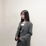 Risa Nakamura Instagram - 展示会&POP UPの日🖤 @haengnae_official ではシルエットが綺麗すぎるドレスをオーダーしました。丈は短くなるらしいから普段使いできそう🐈‍⬛ @dichhenderson では着ているグレーのジャケットと、Tシャツを買いました✌︎ コレクションのシーズン、目が幸せ〜💭🪽