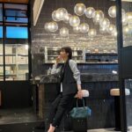 Risa Watanabe Instagram - 春に引き続き、AOKIさんのアイテムを使ってコーディネートを考案させていただきました☺️ 「大人レトロ」というテーマで、今回はお仕事コーデだけではなく、お仕事終わりのおでかけやデートにぴったりなオフコーデも考えてみました 秋っぽい色味のアイテムを使ってレイヤードしてみたり、セットアップを着回ししてみたので是非参考にしてみてください🤎 アイテムやコーデの詳細はAOKI公式ホームページに掲載されています！ MERYの公式Instagramでもコーデやリール動画が公開されているのでチェックよろしくお願いします🌹 @aoki_official2016 @mery.jp #PR #AOKI #MERY #MERY_PR