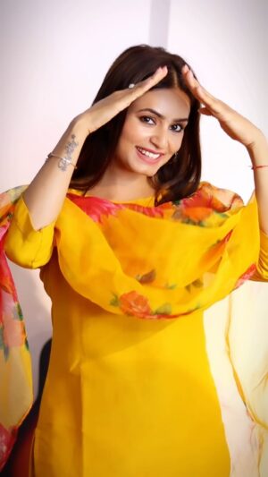 Rishikaa Singh Chandel Instagram - Kitna Haseen Hai ❤️❤️
:
:
#rishikasinghchandel #reelsinstagram #explore #styleinspo #reels #song