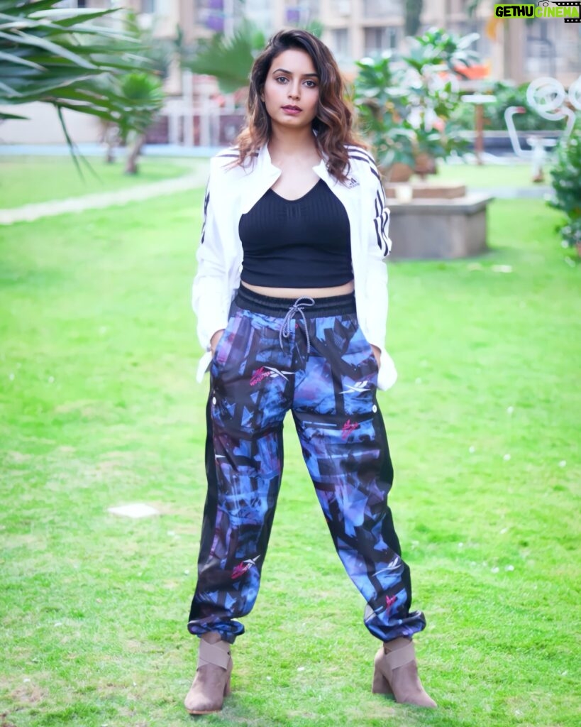 Rishikaa Singh Chandel Instagram - ❤️❤️❤️✨✨ : : #rishikasinghchandel #photooftheday #potd #fashion #classy