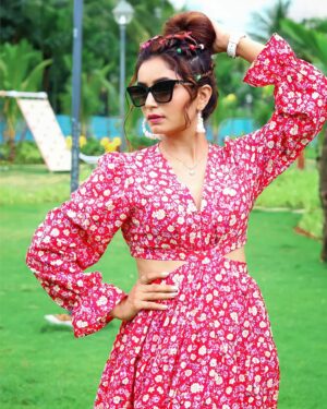 Rishikaa Singh Chandel Instagram - Stay classy in a world of trends !! 💝💝
:
:
#rishikasinghchandel #potd #photooftheday #explore #pink