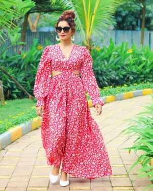 Rishikaa Singh Chandel Instagram - Stay classy in a world of trends !! 💝💝
:
:
#rishikasinghchandel #potd #photooftheday #explore #pink