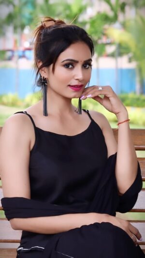 Rishikaa Singh Chandel Instagram - ❤️❤️❤️❤️❤️
:
:
#rishikasinghchandel #reelsinstagram #reels #styleinspo #explore #song