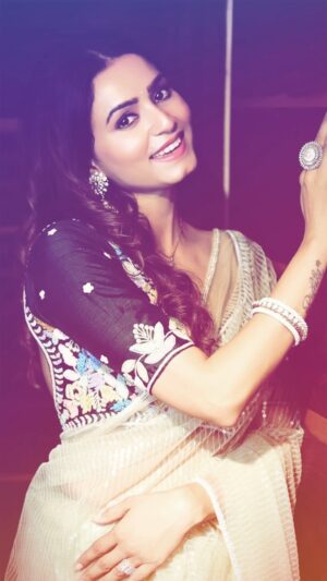 Rishikaa Singh Chandel Instagram - Teri Yaad Aati Hai ❤️
:
:
#rishikasinghchandel #reelsinstagram #reels #styleinspo #explore #song
