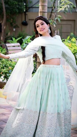 Rishikaa Singh Chandel Instagram - Teri Meri Prem Kahani❤️
:
:
Outfit- @ethnicplus.in 
Hair -  @dearsapna43 
:
:
#rishikasinghchandel #reelsinstagram #styleinspo #reels #explore #song