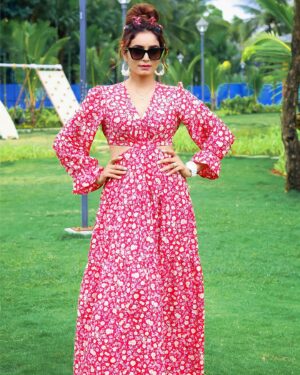 Rishikaa Singh Chandel Instagram - Stay classy in a world of trends !! 💝💝
:
:
#rishikasinghchandel #potd #photooftheday #explore #pink