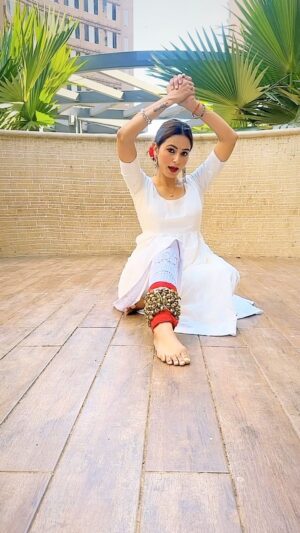 Rishikaa Singh Chandel Instagram - Pyar 🧡 Kiya To Darna Kya ?😯 
:
:
#rishikasinghchandel #reels #reelsinstagram #explore #song #trending