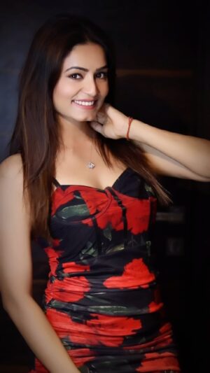 Rishikaa Singh Chandel Instagram - ❤️❤️❤️❤️❤️ 
:
:

Jwellary- @prakash_jewellers_jodhpur 
:
:

#rishikasinghchandel #styleinspo #explore #song #reelsinstagram