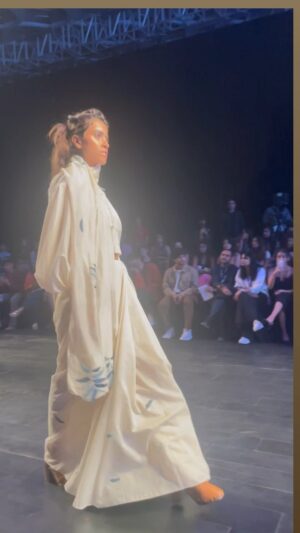 Rishikka Bali Instagram - Walking for Lakmé fashion week day 2 for @diksha.Khanna 
@lakmefashionwk @fdciofficial 

Thanks to @sugarsilverscreenmedia and @sharatchandraphotography 

Backstage @damandiaries 

#lakmefashion #bombay #fashionwalk #saree #diksha.Khanna #jioworld