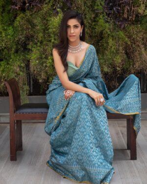 Rishikka Bali Instagram - Reel or Real, we #TheWomen always delivers the best! Happy Women’s Day 😇

Saree @studiovirtues 
Photography @sharatchandraphotography 
Muah @aanalsavaliya 
Jewellery @finnatiofficial 

#womensday #happywomensday #womensdayspecial