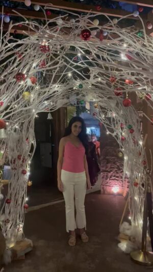 Rishikka Bali Instagram - Entering 2023 with good vibes 😎🌸🎄♥️🎉🥳🎁🍀🔔💝💕😋😋
Exploring fusion cuisine @one8.commune 
Culinary delights 😋😋

#travelvibes #loveonly #positive #instagram #newyear #’23