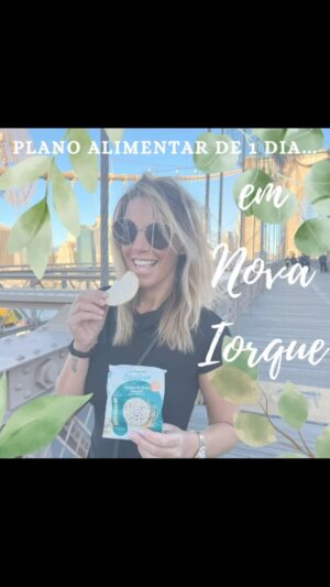 Rita Andrade Instagram - Dia Alimentar @ NYC 🥗

Um dia em Nova Iorque tem muitas “tentações” mas a maior, para mim, foi em Central Park o cheirinho dos frutos secos caramelizados quentinhos daqueles quiosques que parece que chamavam por mim 🫣🫣 Foi bom ter levado as bolachas de arroz comigo, comecei bem o dia na ponte de Brooklyn e ainda era cedo demais para ir ao brunch no Butchers Daughter. Quando finalmente la cheguei pedi uma “bowl” com ovo, abacate, couve, arroz roxo (?!), tiras de milho crocantes e tomate que estava mesmo mesmo uma delícia. Bebi o chá de cardamomo e canela por 8 dólares e não tinha mais de 180 ml mas era tão bom que vá.. até valeu a pena 😅 Ao almoço, já tardio, passei na Sweet Green (cadeia de restaurantes com mais de 20 lojas só em NY), a fiz a salada com frango, oVo e quinoa. Ao fim da tarde não há sol por causa dos prédios gigantes mas há sempre aquele momento do copo de papel na mão com um matcha late with almond milk 👌 Mais tarde acabei o dia a beber um copo de vinho branco num bar com vista sobre a ponte de Brooklyn e Manhattan que valeu cada Kcal bebida (e cada dólar também!!!) 😅 

Passamos por muitos quiosques de fast food e muitas “gordices” mas é fácil comer refeições completas, nutricionalmente ricas e saborosas na Big Apple ❤️

#nutrition #nutritionist #eatsmart #mindeat