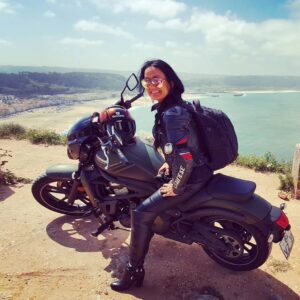 Rita Guerra Instagram - Há alguns anos que iniciei com a Rame Moto uma parceria comercial, que já é  de amizade 😊

A cada ano que passa perguntam-me que mota gostaria de ter para andar, e  escolho sempre a Kawasaki Vulcan ;)

Verde tropa, preta e dourada, cinza e vermelha, cinza e verde, todas elas lindas e acima de tudo excelentes, com uma condução extremamente confortável  e segura,  até a curvar, centro de gravidade baixo e todas lindas😉

Vamos ver que cor vem para o próximo ano🤗

@rame.moto @kawasaki.world @kawasakivulcans