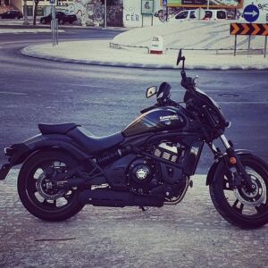 Rita Guerra Instagram - Há alguns anos que iniciei com a Rame Moto uma parceria comercial, que já é  de amizade 😊

A cada ano que passa perguntam-me que mota gostaria de ter para andar, e  escolho sempre a Kawasaki Vulcan ;)

Verde tropa, preta e dourada, cinza e vermelha, cinza e verde, todas elas lindas e acima de tudo excelentes, com uma condução extremamente confortável  e segura,  até a curvar, centro de gravidade baixo e todas lindas😉

Vamos ver que cor vem para o próximo ano🤗

@rame.moto @kawasaki.world @kawasakivulcans