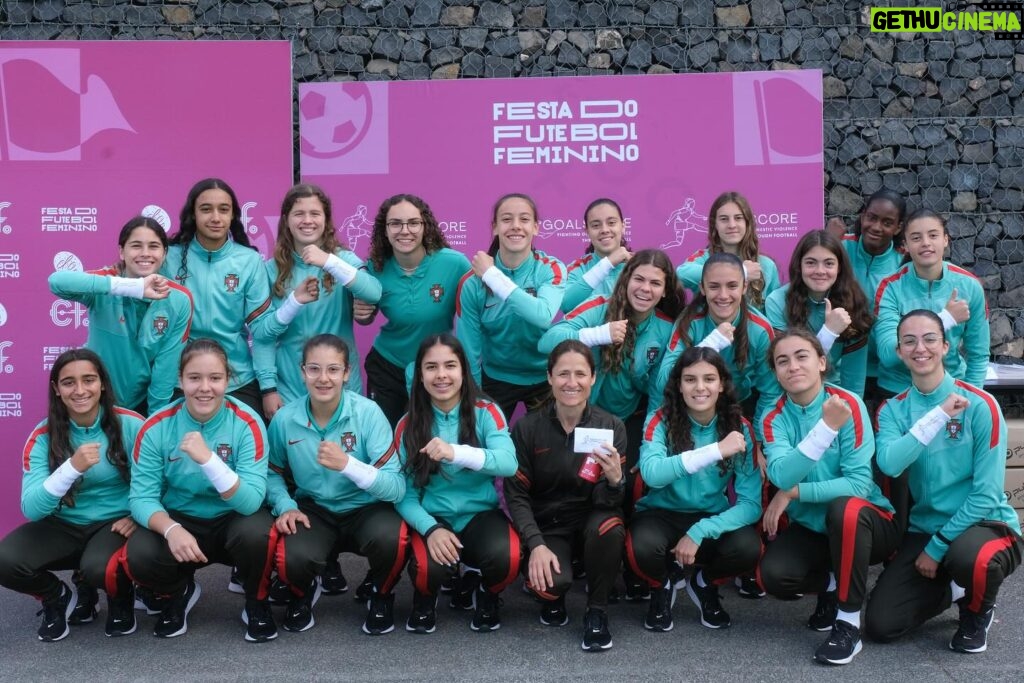 Rita Ferro Rodrigues Instagram - 1500 raparigas vindas de todo o país para jogar futebol ! É sempre um dia mágico na Cidade e este ano, entre os jogos, estão a aprender mais sobre violência de género, como prevenir, como identificar , como ajudar, como denunciar. Jogadoras , arbitras , treinador@s, técnic@s, tod@s junt@s através do futebol a combater a violência de género. #goalscore @apav_online @uefa_official @europeancommission @portugal #fpf #futebol #mulheres#igualdade