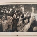 Rita Ferro Rodrigues Instagram – Neste mesmo dia há 51 anos anos (1973 ) o meu pai seria preso pela PIDE numa tentativa de manifestação pelo Dia do Trabalhador, que como a maioria de vocês saberá , eram proibidas  todo o tipo de manifestações  ou ajuntamentos antes do 25 de Abril de 1974. 

Esta fotografia foi tirada pelo fotógrafo Rui Ochoa no 1° de Maio de 1978.  O Dia Mais Bonito já tinha acontecido, eu e o João nascemos em 76 no meio da convulsão extasiada da Liberdade . Na foto estou a comer uma bolacha ao colo da minha mãe e o meu mano está um pouco espantado, a olhar para o meu pai. A minha mana Sofia também está mas só se vê os caracolinhos e os olhos doces entre os meus pais. 
Neste 1° de Maio (2024) como em tantos outros vamos almoçar todos juntos, comer bolachas e não só, discutir, debater ( concordando e discordando livremente ) vamos contar mais uma vez a história da prisão do avô aos mais novos …para não esquecermos. Não podemos esquecer a história … para continuarmos vigilantes e não permitirmos que se repita. ✊🏽