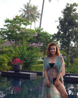 Rita Ferro Rodrigues Instagram - Dois dias num sonho de hotel ❤️
O @theshellseakrabi é uma pequena maravilha, acho que nunca tinha ficado num lugar tão bonito na minha vida. Definitivamente, a regressar. E muito agradecida por ter tido a oportunidade e privilégio de conhecer este cantinho de em cima do mar, onde a gentileza de quem recebe chega a comover 🥹
🐚🙏
Perfeito para famílias ❤️
Amanhã rumamos a novo destino tailandês. Alguém adivinha ?
#bestravel 
#bestravelviagens