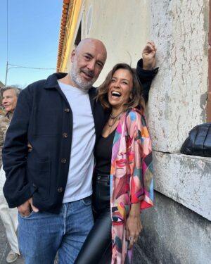 Rita Ferro Rodrigues Instagram - Fim da tarde de ontem em Lisboa ✨
Arte & Amigos
O kimono é da @monarte_official da artista @peresmomo . O @pedrolopes66  é da Sofia 🤣. E é um querido amigo ❤️
A exposição é a incrível  ARCO na @cordoarianacional 
Hair and Make up com os artistas da @artz.hair artz e @yudiimakeup 🤩
A gargalhada é minha  e que assim se mantenha sempre . 
Boa Sexta -Feira artistas 🎨🖌️
#art #arcolisboa #friends#kimono #lisboa