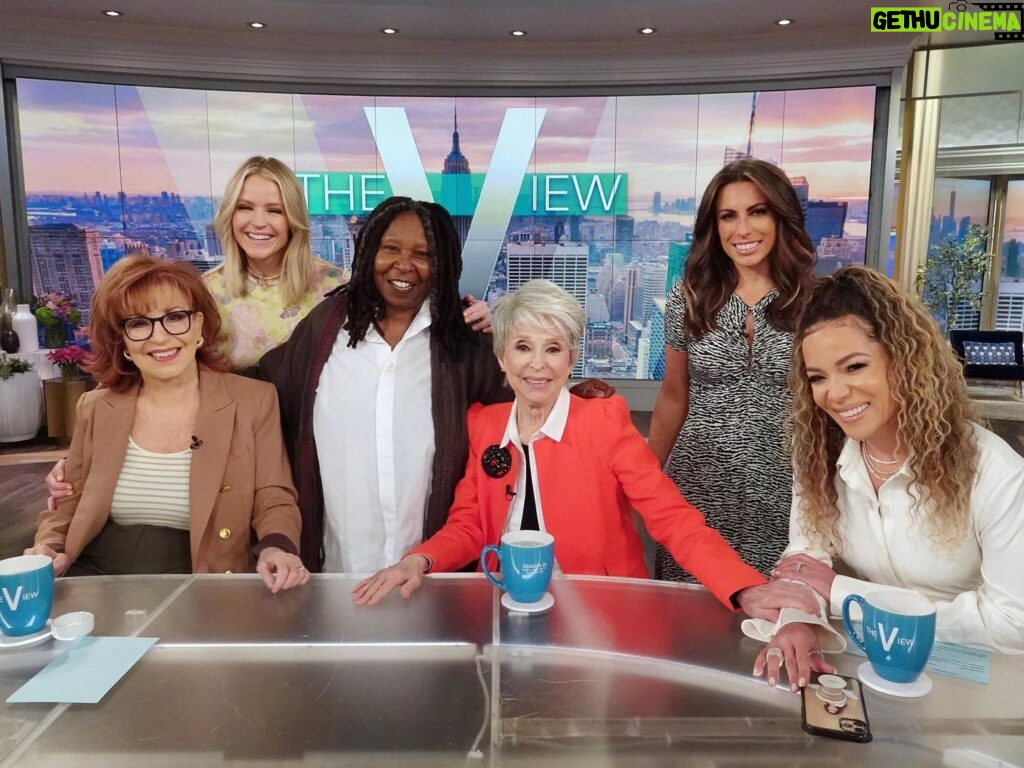 Rita Moreno Instagram - How’s #TheView?! …I like what I’m seeing, I’ll tell ya that! Thanks for having me on you all- it’s always a joy to sit at the table with you lovely ladies! @theviewabc #fastx press tour!