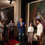 Rita Moreno Instagram - ¡Estás imágenes hablan por si solas! 🥹 Nuestra Rita Moreno se emocionó cuando vio la sorpresa que le teníamos junto a la Familia Miranda, “Rita” creada por Éktor Rivera, plasma la vida y trayectoria de la inigualable artista puertorriqueña. El público de #WestSideStoryPR será el primero en disfrutar de esta hermosa obra de arte. West Side Story desde el 9 de febrero en el Bellas Artes de Santurce. #WestSideStory #RitaMoreno #Rita #Art #Broadway @theritamoreno @ektorrivera @ektorrivera_art