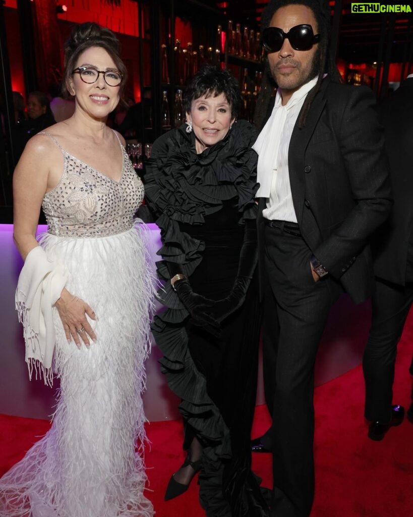 Rita Moreno Instagram - I’m still so tickled that I met @lennykravitz… Thanks for the photo @kevinmazur / @gettyentertainment #vanityfair