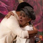 Rita Moreno Instagram - ¡Estás imágenes hablan por si solas! 🥹 Nuestra Rita Moreno se emocionó cuando vio la sorpresa que le teníamos junto a la Familia Miranda, “Rita” creada por Éktor Rivera, plasma la vida y trayectoria de la inigualable artista puertorriqueña. El público de #WestSideStoryPR será el primero en disfrutar de esta hermosa obra de arte. West Side Story desde el 9 de febrero en el Bellas Artes de Santurce. #WestSideStory #RitaMoreno #Rita #Art #Broadway @theritamoreno @ektorrivera @ektorrivera_art