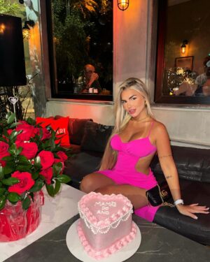 Rita Tiecher Instagram - Meu dia 20/12 parabéns pra mim! E agora é ainda mais especial porque tô com meu baby na barriguinha! 🥹🤰💘