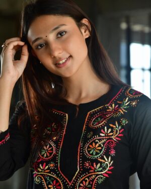 Ritika Nayak Instagram - Talk to me in songs and poem✨ 
.
📸 - @harshpatel.ph 
@purplethoughtsind @swati_happe @shrushti_patel_711
