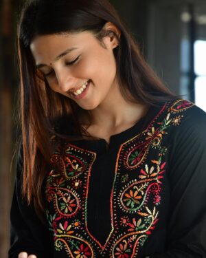 Ritika Nayak Instagram - Talk to me in songs and poem✨ 
.
📸 - @harshpatel.ph 
@purplethoughtsind @swati_happe @shrushti_patel_711