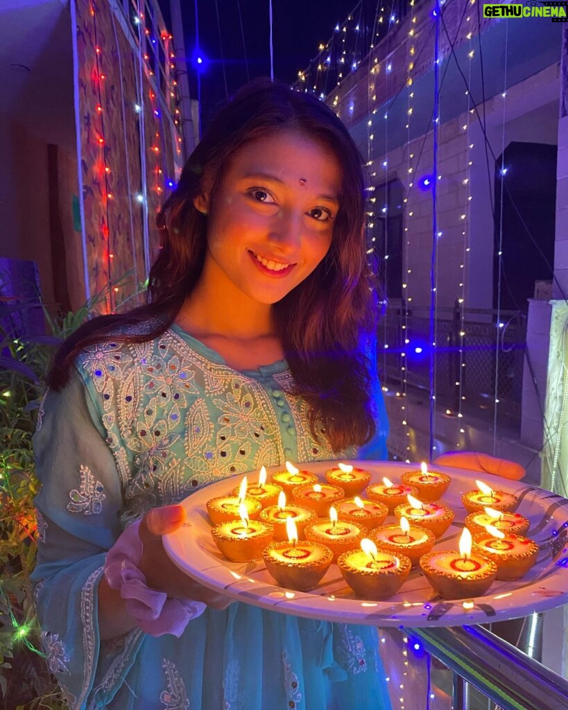 Ritika Nayak Instagram - Happy diwali to everyone 🪔✨ Stay safe & enjoy lots of sweets✨💜 #happydiwali #ritikanayak