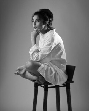 Ritika Nayak Instagram - Sm:)e 

📸 - @rachitarora_ 
Make up - @dinkymaggo 

#ritikanayak #protrait #protraitphotography