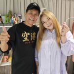 Riva Chang Instagram - 終於跟我相似了四年多的網友 #王雷 真人相見歡啦❤️ 當初透過網路直播我們相識熟識，但礙於疫情一直無法相見！！ 這回終於見到面了～ 見面的時候真的超開心因為四年多透著屏幕的一來一往就這樣變成我們開始的話題！ 但在這裡我要特別感謝那麼多 #馬來西亞 #新加坡 的朋友用心愛著我，身為新馬幫幫主真的好開心好感動，我也好愛好愛你們喔，希望未來能夠有更多見面的機會❤️ 再來是一段所謂的 #天作之合 我和王雷 @gaoxiaomaiyuge 一見面彷彿認識了一輩子，尤其我們之間那種說都不用說第一次就有的神默契，真的超級有趣😂 大家會希望我跟王雷合體來個 #甜雷 一起帶給大家更多歡樂嗎？與驚喜嗎？ 另外謝謝 @ob_design @obsess_official 的衣服❤️ 完完全全是棉花糖女孩的好閨蜜身體再大都穿的下而且很美喔❤️ 對了大家都不知道的一件事….. 王雷居然是 #米苔目 的乾阿公 他還是第一個認的喔🤣