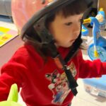 Riva Chang Instagram - 現在兩歲多的小孩真的很聰明，也會很多你想不到的詞彙，育兒很累但也常常會蹦出意想不到的新滋味！ 還有媽媽心臟要夠強…要能接受你在孩子心裡的樣子😂 米苔目很妙通常這年紀的小孩都想當公主，但她卻想當 #怪獸 但重點媽媽不想啊，她在肯定什麼啦😂😂🤣 真是#哭笑不得 太 #可愛 了😅😅😂 #米苔目 #親子で楽しむ #母女日常 #萌娃 #搞笑