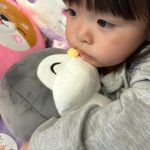 Riva Chang Instagram - 好！ 我非常確定坐姿，跟數學基礎，奇特的腦袋瓜真的是會遺傳的！ 所以我必須盡早發現儘早矯正她😂 越長越大的米苔目根本徹徹底底是我曠肉飯媽媽的拷貝版啊！！！ 大家週一笑一下嘛😘
