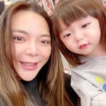 Riva Chang Instagram - 米苔目跟她老母～ 祝大家 #新年快樂 告別2023迎接嶄新美好的2024❤️ 健康平安錢賺飽飽感情好好❤️ @cocacola_tw