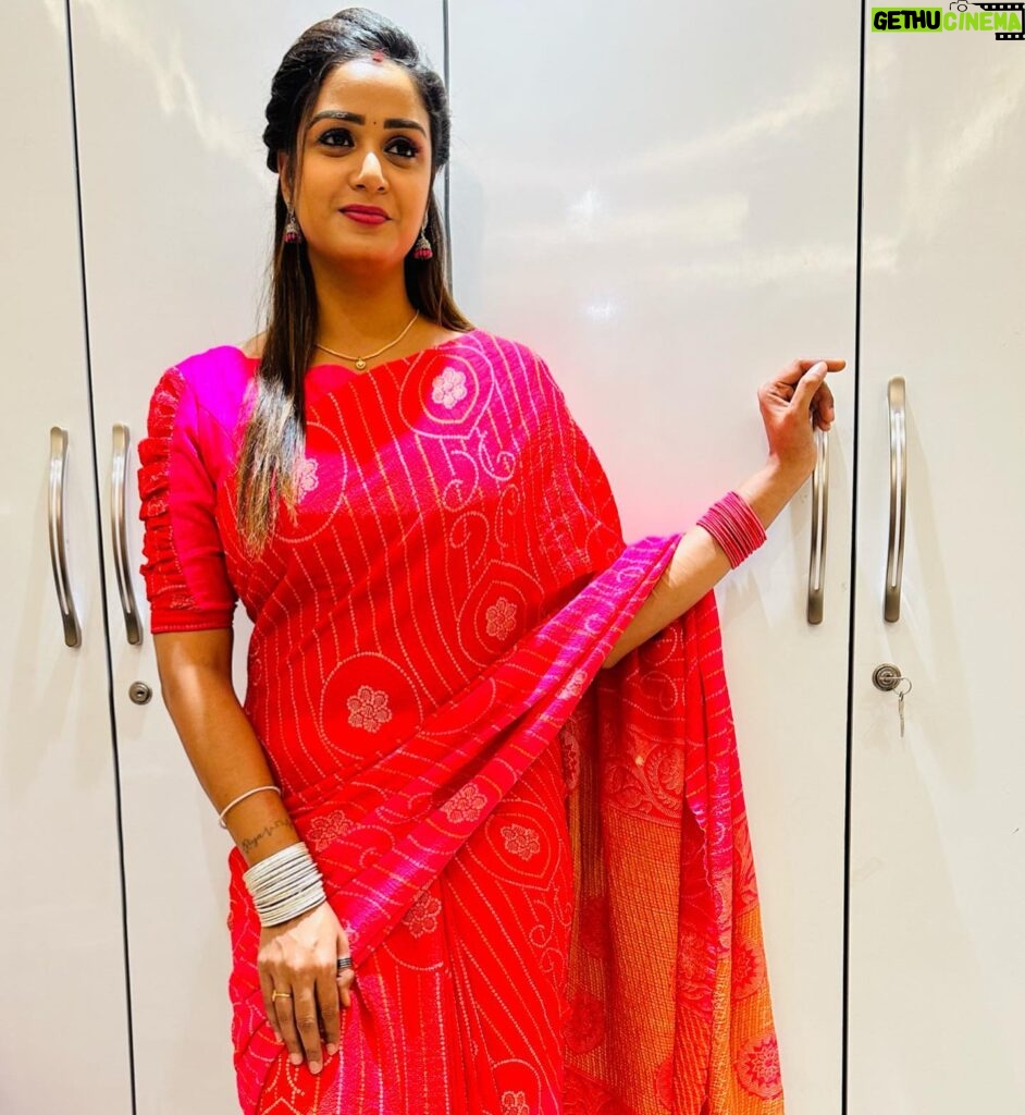 Riya Vishwanathan Instagram - Beautiful saree & blouse @sdduniqueboutique_97 #maha #sandakozhi #zeetamil . . . #saree #sareelover #post #picoftheday #instagood #favorite #traditional #maha #riyavishwanathan