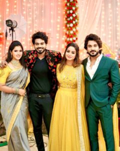 Riya Vishwanathan Instagram - My people ❤️ #receptionscenes . . . #pic #picoftheday #picture #shooting #zeetamil #sandakozhi #maha #riyavishwanathan