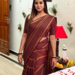 Riya Vishwanathan Instagram – From the set of #sandakozhi @zeetamizh 
.
. 
Saree @march8collection 
Blouse stitching @saleemakamal 
.
.
.
#post #picoftheday #saree #sareelove 
#sandakozhi #zeetamil #maha 
#riyavishwanathan