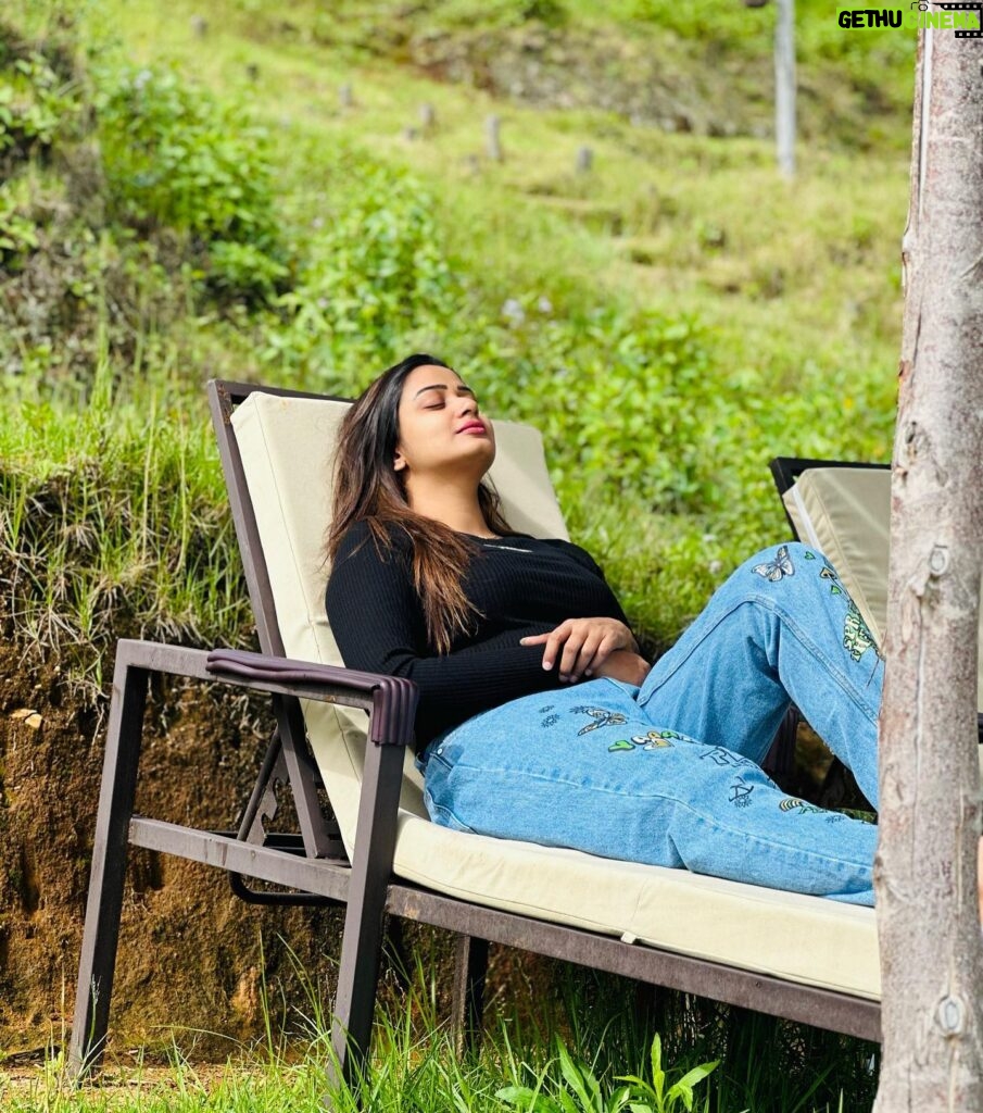 Riya Vishwanathan Instagram - Peace begins with a smile 🥰 . . Locay @tehycaofficial . . #post #picture #picoftheday #naturelovers #resting #greenery #riyavishwanathan