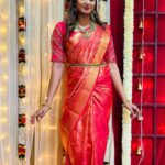 Riya Vishwanathan Instagram – Saree @elampillai__saree_ 
Blouse @abarnasundarramanclothing 
Accessories @chennai_jazz 
Mua @glittersbytabbu 
.
. 
Pc @rajaelangovan_offi ❤️
.
.
#pic #picoftheday #sareelover #myself #love 
#weddingscenes #maha #sandakozhi 
#zeetamil #riyavishwanathan