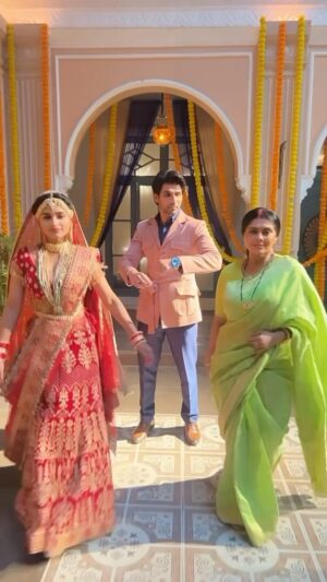 Riyanka Chanda Instagram - Asia hi ‘Anokha Bandhan’ hona chahiye India mein.

Video credit @iamgopesh 

#anokhabandhan#reelitfeelit#reelkarofeelkaro#onset#actorslife