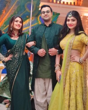 Riyanka Chanda Instagram - Ek taraf hai Gharwali..Ek taraf hai- Sali "Adhi Gharwali"😁😎
.
.
#ruby #sushma #durlabh #anokhabandhan #actor #urmi #dangaltv #positivevibes #shootdiaries