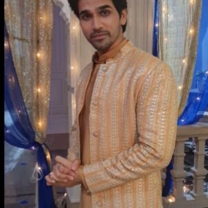 Riyanka Chanda Instagram - Meet the Vardaanians
Dekhte rahiye Anokha Bandhan shaam 7 baje Somvaar se Shanivaar sirf @dangal_tv_channel par